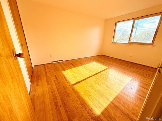 30943 Roselawn Drive, Warren, MI 48088