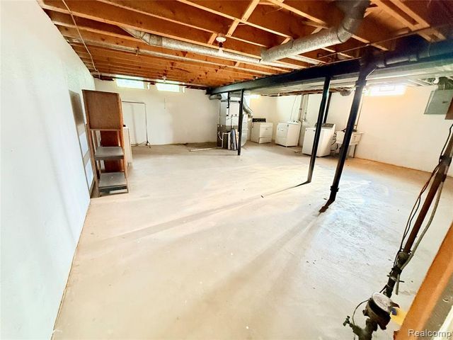 30943 Roselawn Drive, Warren, MI 48088
