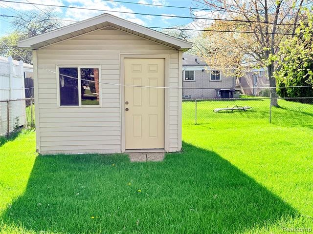 30943 Roselawn Drive, Warren, MI 48088