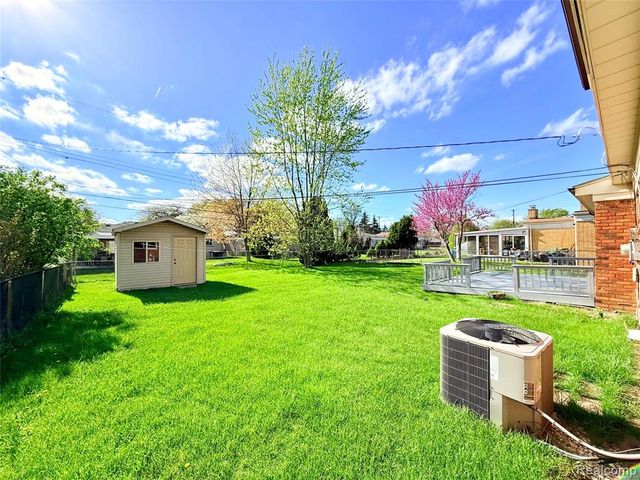 30943 Roselawn Drive, Warren, MI 48088
