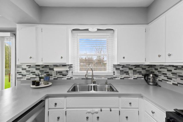 6022 S 31st STREET, Greenfield, WI 53221