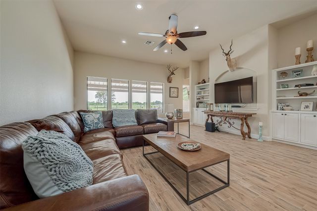 5750 Fm 360 Road, Needville, TX 77461