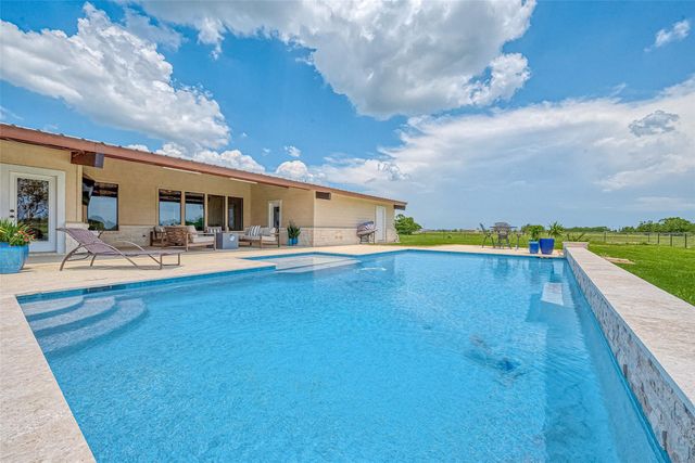 5750 Fm 360 Road, Needville, TX 77461