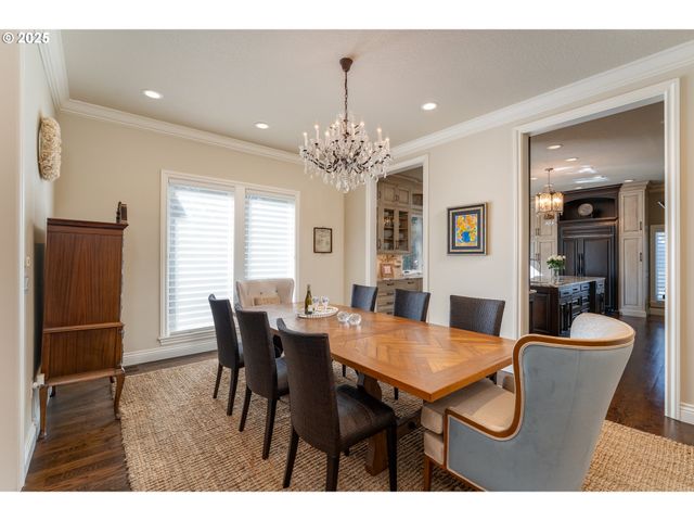 2744 Sw SHERWOOD Dr, Portland, OR 97201