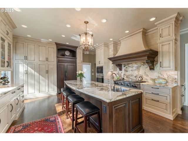 2744 Sw SHERWOOD Dr, Portland, OR 97201