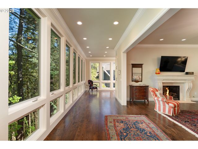 2744 Sw SHERWOOD Dr, Portland, OR 97201