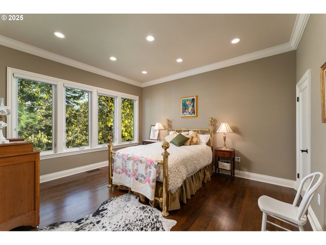 2744 Sw SHERWOOD Dr, Portland, OR 97201