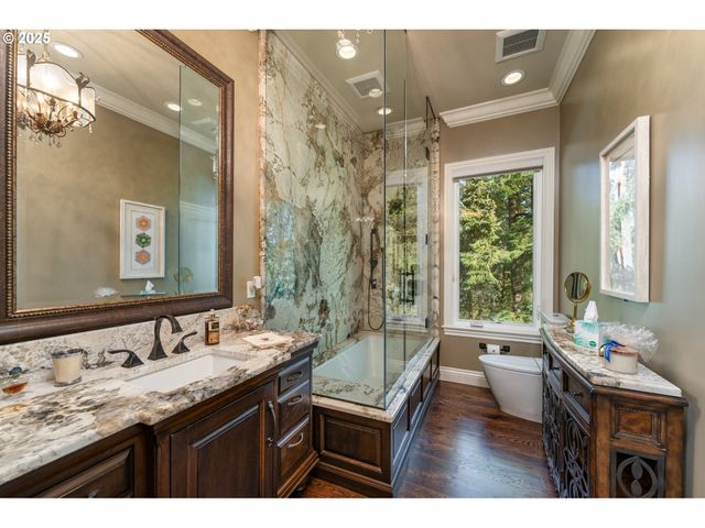 2744 Sw SHERWOOD Dr, Portland, OR 97201