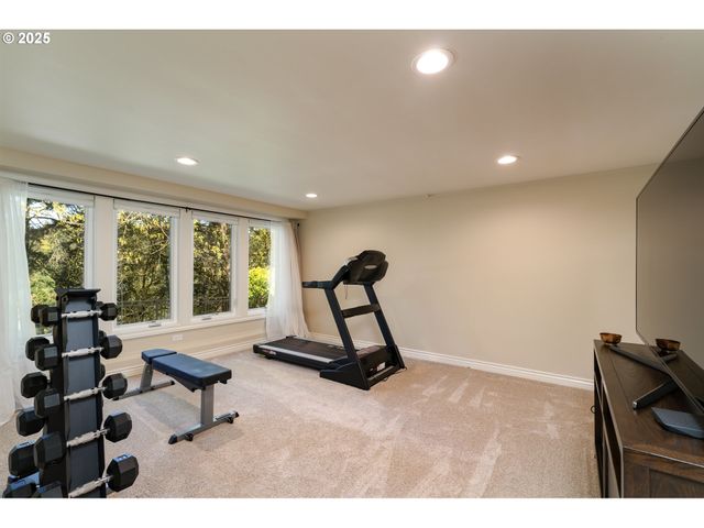 2744 Sw SHERWOOD Dr, Portland, OR 97201