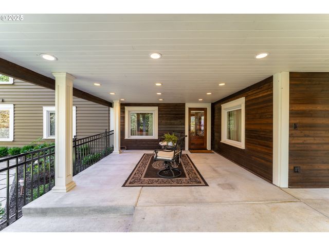 2744 Sw SHERWOOD Dr, Portland, OR 97201