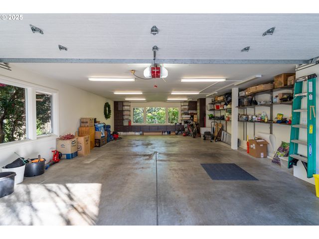 2744 Sw SHERWOOD Dr, Portland, OR 97201