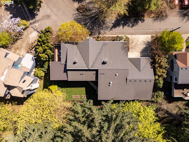 2744 Sw SHERWOOD Dr, Portland, OR 97201