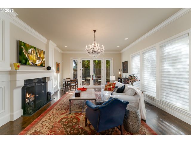 2744 Sw SHERWOOD Dr, Portland, OR 97201