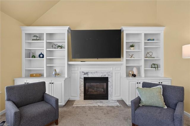 804 Catrina LN, Chesapeake, VA 23322