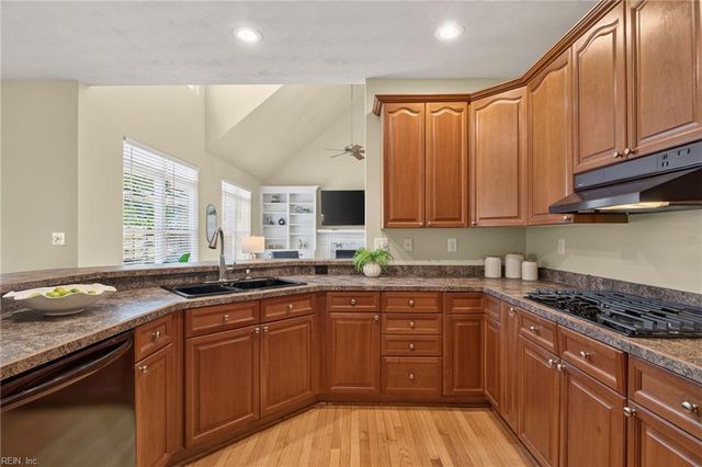 804 Catrina LN, Chesapeake, VA 23322