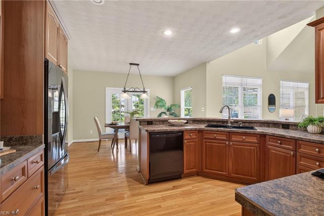 804 Catrina LN, Chesapeake, VA 23322