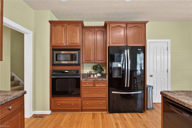 804 Catrina LN, Chesapeake, VA 23322