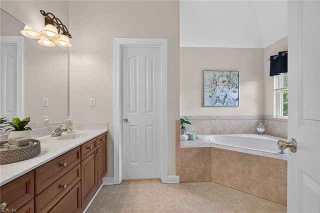 804 Catrina LN, Chesapeake, VA 23322