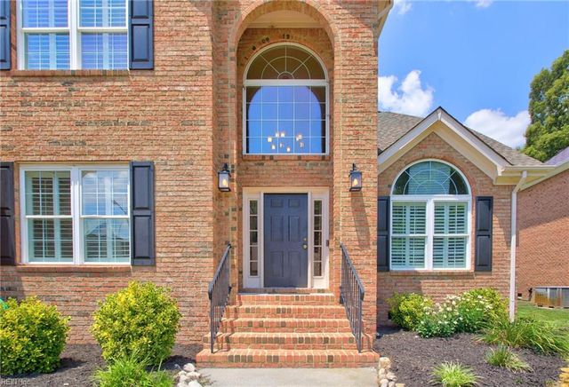 804 Catrina LN, Chesapeake, VA 23322
