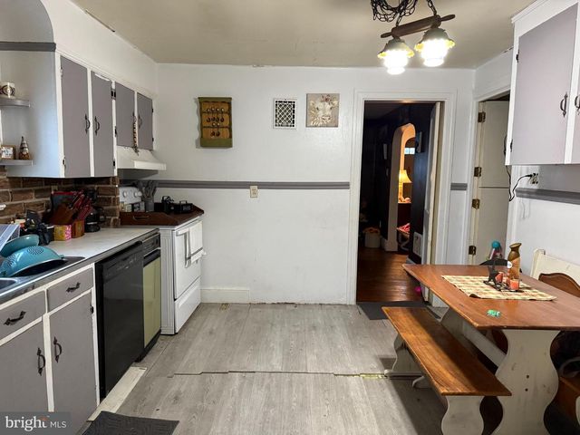 208 WOODWARD AVE, Lock Haven, PA 17745