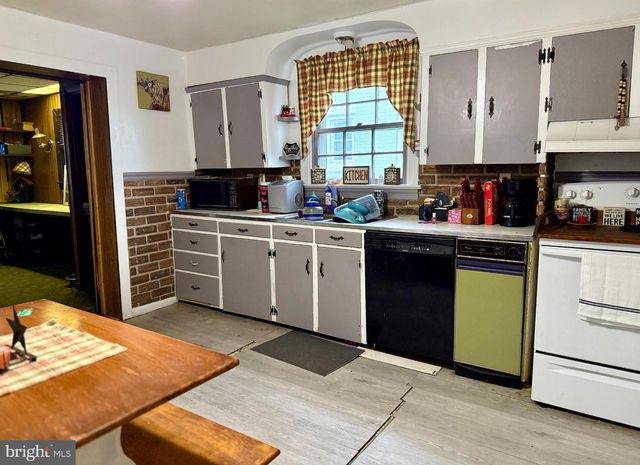 208 WOODWARD AVE, Lock Haven, PA 17745