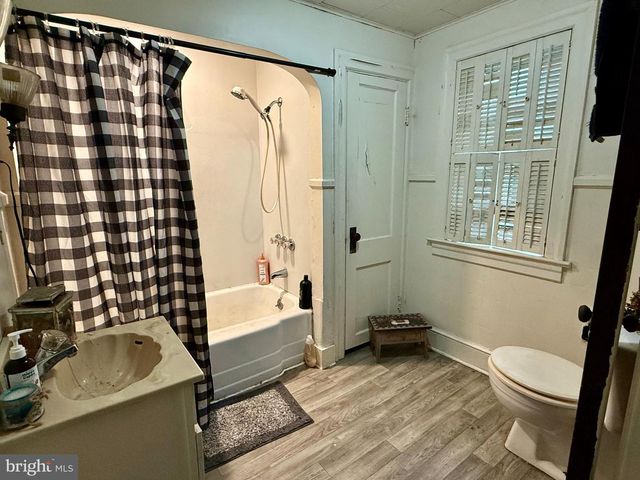 208 WOODWARD AVE, Lock Haven, PA 17745