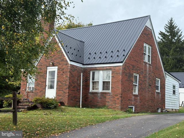 208 WOODWARD AVE, Lock Haven, PA 17745