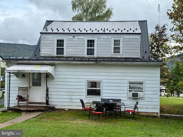 208 WOODWARD AVE, Lock Haven, PA 17745