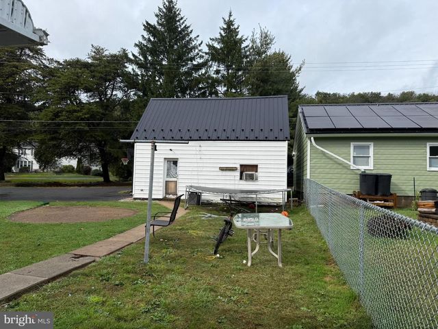 208 WOODWARD AVE, Lock Haven, PA 17745