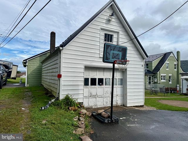 208 WOODWARD AVE, Lock Haven, PA 17745