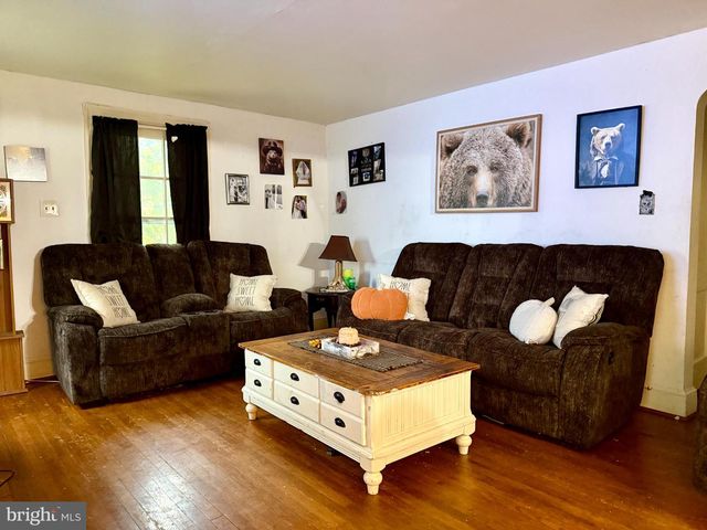 208 WOODWARD AVE, Lock Haven, PA 17745