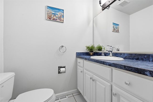 315 Lesnett Rd, Upper St Clair, PA 15241