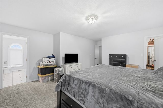 315 Lesnett Rd, Upper St Clair, PA 15241