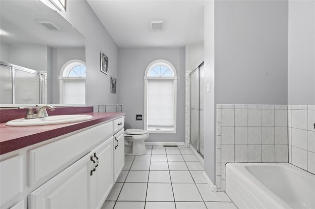 315 Lesnett Rd, Upper St Clair, PA 15241