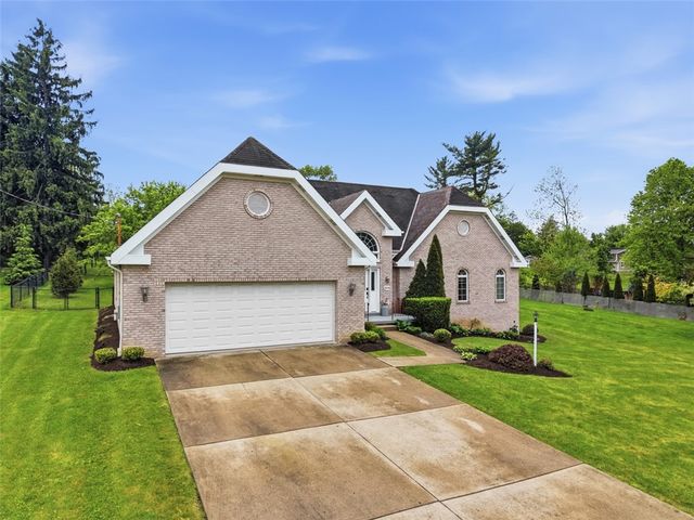 315 Lesnett Rd, Upper St Clair, PA 15241
