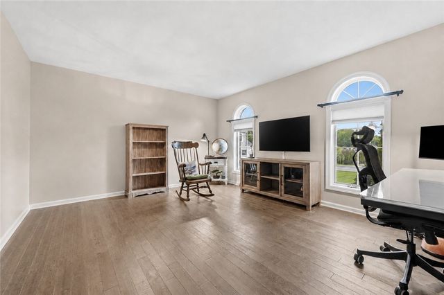 315 Lesnett Rd, Upper St Clair, PA 15241