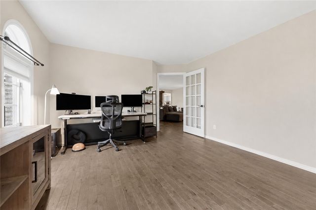 315 Lesnett Rd, Upper St Clair, PA 15241