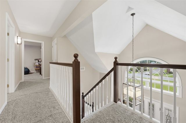 315 Lesnett Rd, Upper St Clair, PA 15241