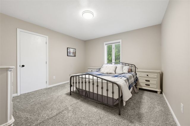 315 Lesnett Rd, Upper St Clair, PA 15241