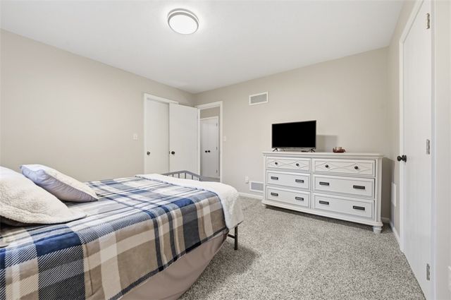315 Lesnett Rd, Upper St Clair, PA 15241