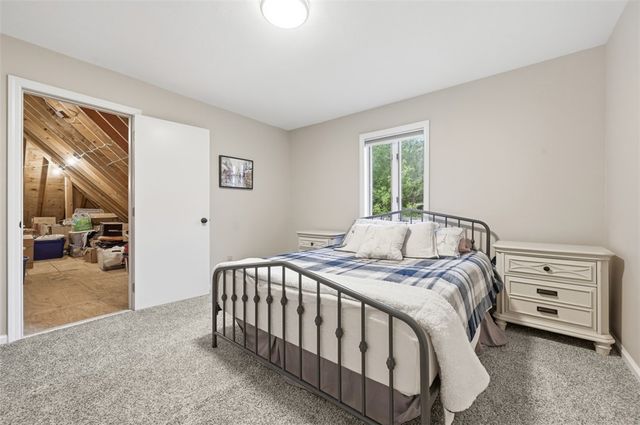 315 Lesnett Rd, Upper St Clair, PA 15241