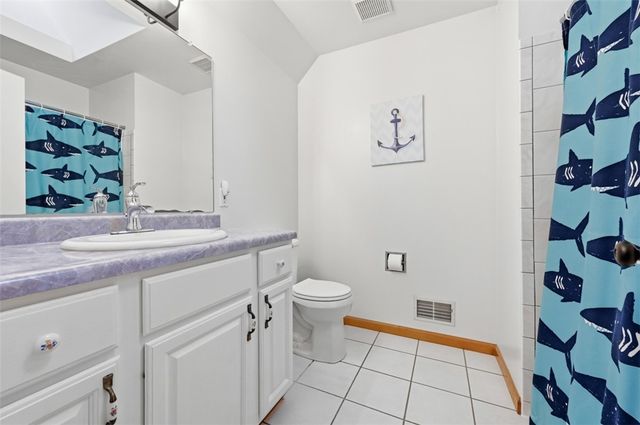 315 Lesnett Rd, Upper St Clair, PA 15241