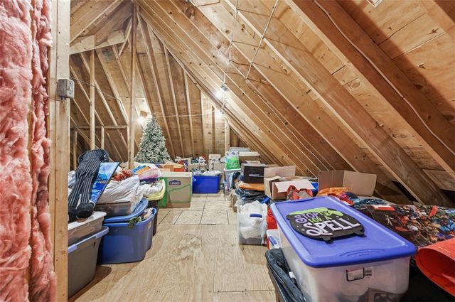 315 Lesnett Rd, Upper St Clair, PA 15241