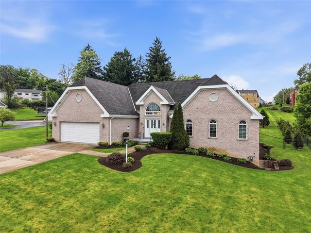 315 Lesnett Rd, Upper St Clair, PA 15241