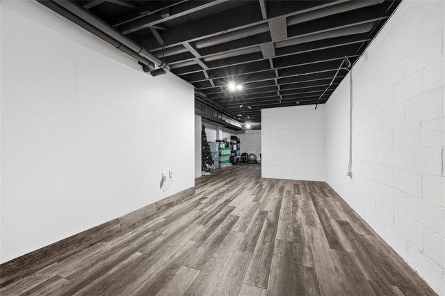 315 Lesnett Rd, Upper St Clair, PA 15241
