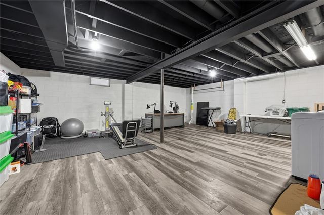 315 Lesnett Rd, Upper St Clair, PA 15241