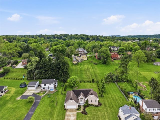 315 Lesnett Rd, Upper St Clair, PA 15241