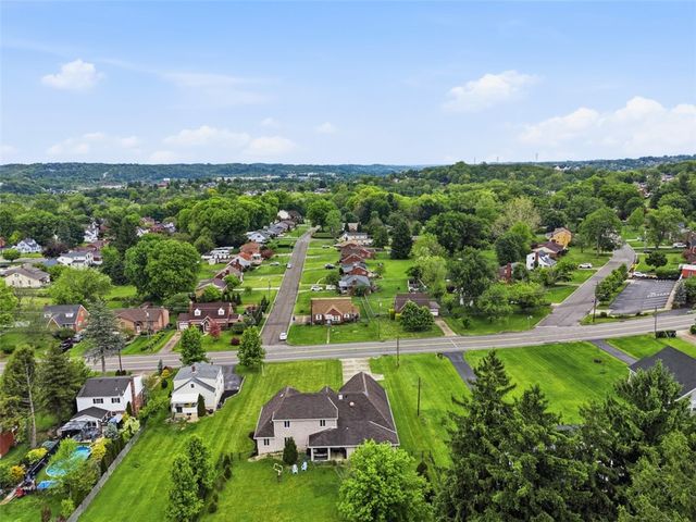 315 Lesnett Rd, Upper St Clair, PA 15241