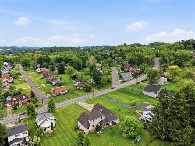 315 Lesnett Rd, Upper St Clair, PA 15241