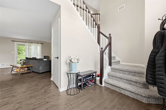 315 Lesnett Rd, Upper St Clair, PA 15241